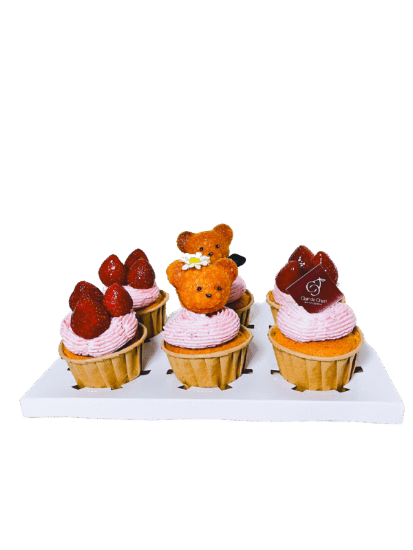 Straw-Bear-ry Cupcake